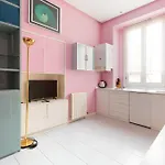 Pink Isola Studio Flat