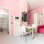 Pink Isola Studio Flat