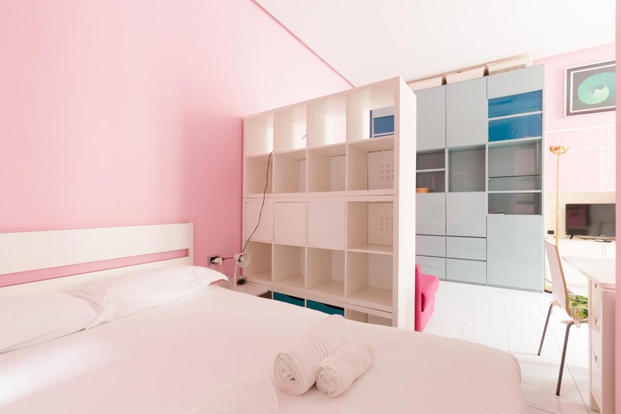 Pink Isola Flat